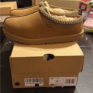Brand new UGG K Tasman ll chestnut size 6y/7 women